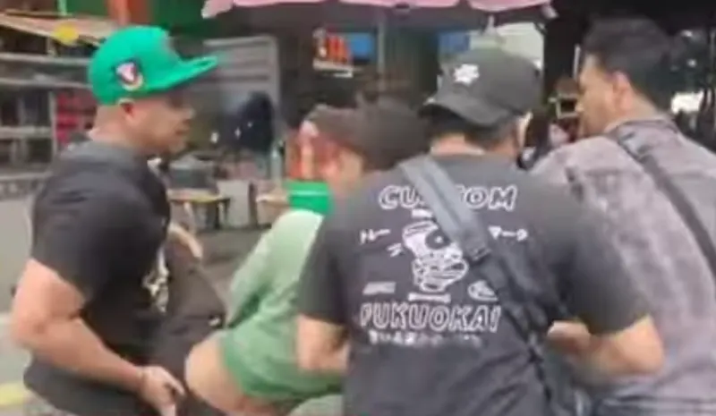 Pasar Tanah Abang juga masih disebut-sebut oleh sebagian kalangan sebagai pusat premanisme dan juru parkir liar alias jukir liar.
