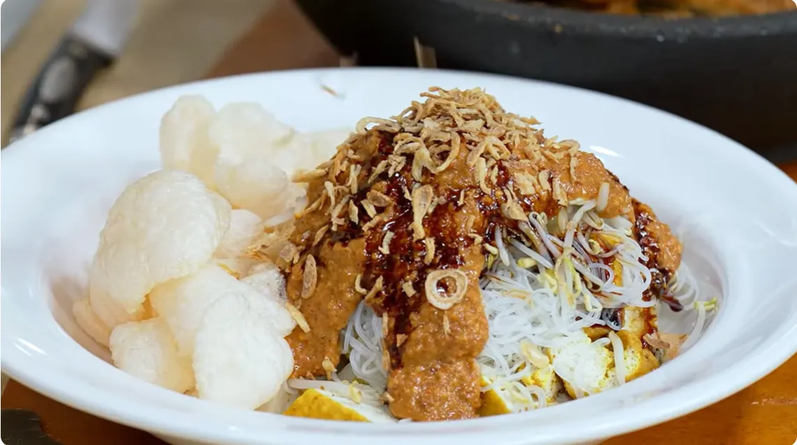 Ketoprak, Salah Satu Kuliner Jakarta yang Wajib Dicicipi.