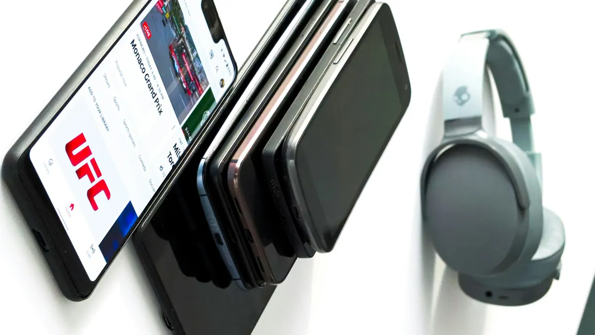 Berikut adalah daftar lengkap HP Vivo dan iQOO dengan spesifikasi dan harga terbarunya