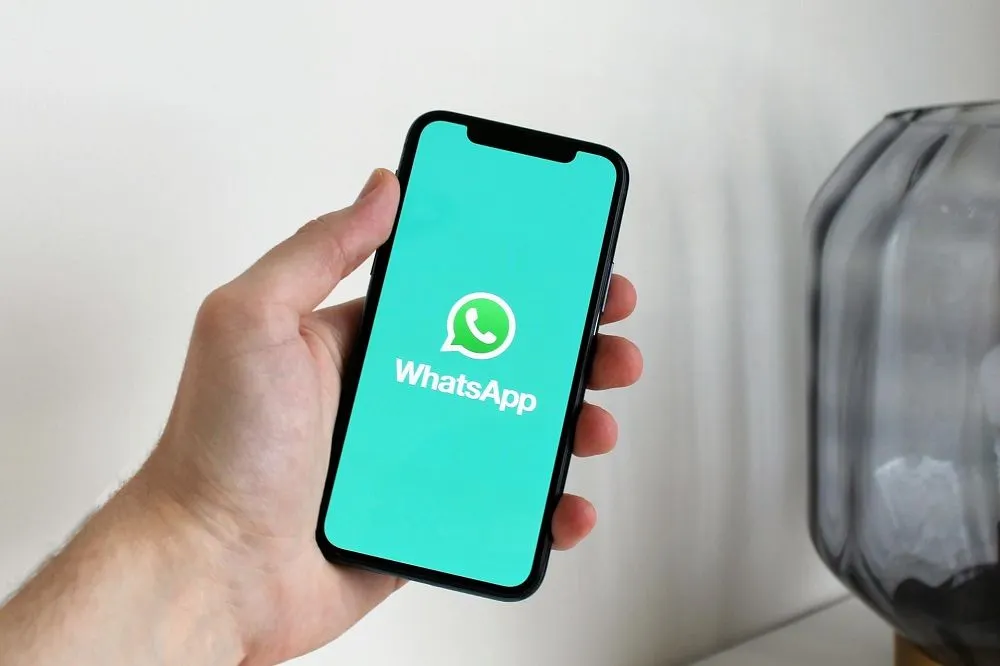 Fitur baru Meta AI di WhatsApp ini merupakan integrasi kecerdasan buatan yang tujuannya untuk meningkatkan interaksi pengguna.