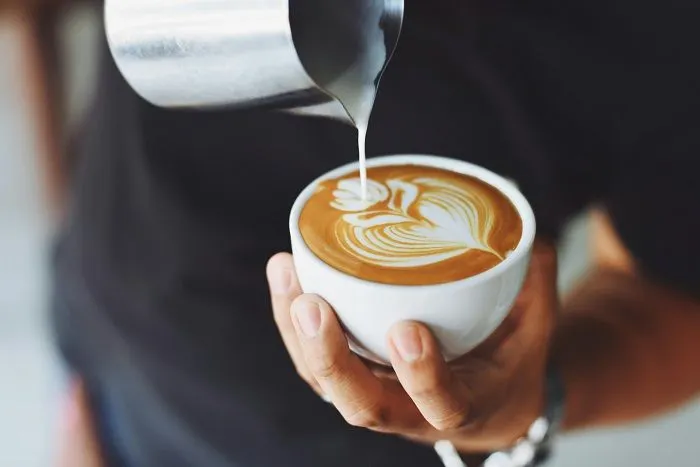 Ada 4 tempat ngopi favorit di Jakarta yang bisa kamu jadikan alternatif untuk ngopi sambil nongkrong.