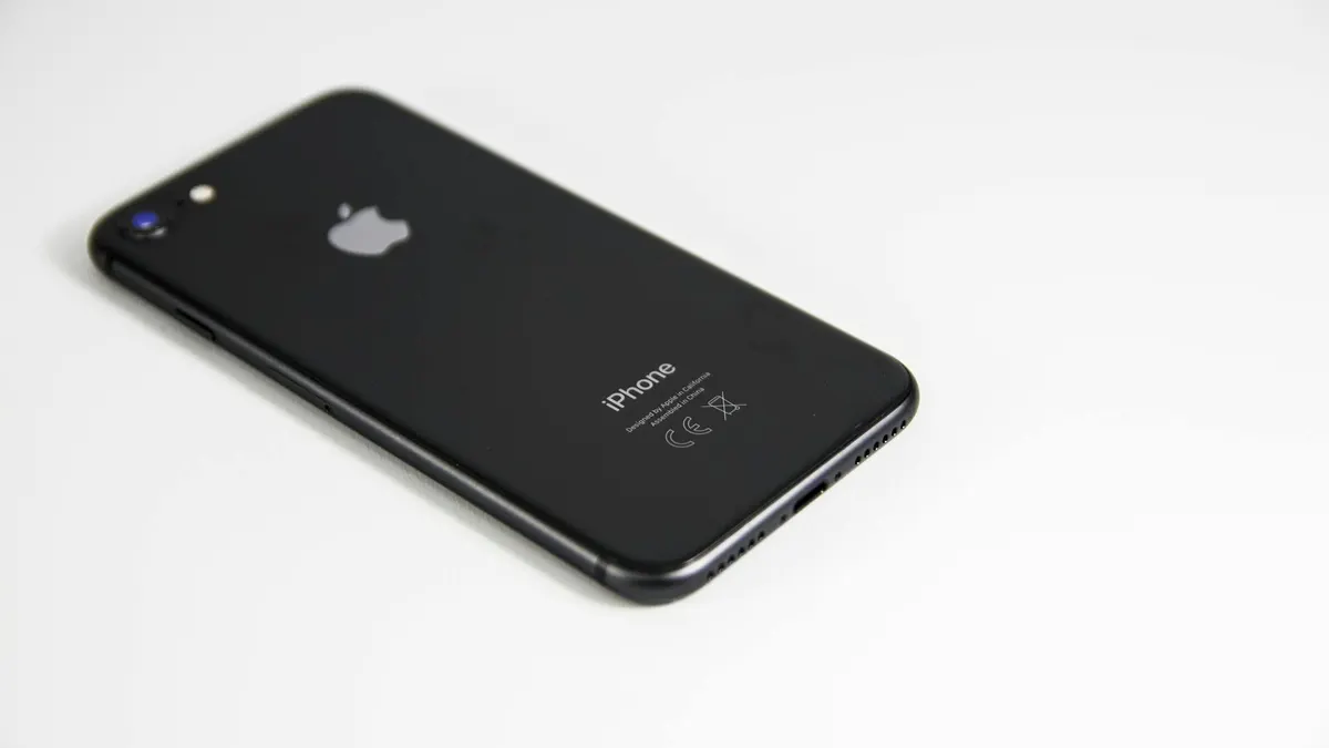 Ilustrasi menghapus cache di iPhone.