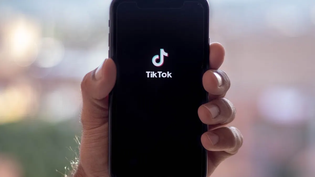 Ilustrasi. Ada kebijakan baru dari 2 e-commerce Indonesia yakni TikTok Shop dan Tokopedia, karena mulai 11 Agustus akan ada tarif baru untuk biaya pemrosesan yakni Rp1.250 setiap pesanan.