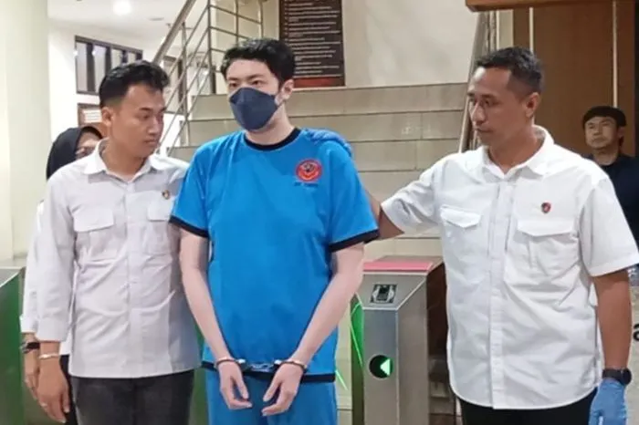 Priguna Anugerah Pratama, Dokter PPDS RSHS Bandung yang Jadi Tersangka Kasus Rudapaksa Anak Pasien.