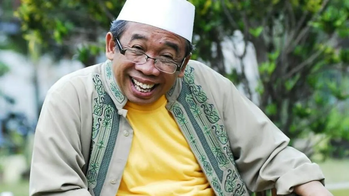 Dunia hiburan Tanah Air berduka, komedian senior Nurul Qomar atau yang dikenal sebagai Abah Qomar meninggal dunia pada Rabu 8 Januari 2025.