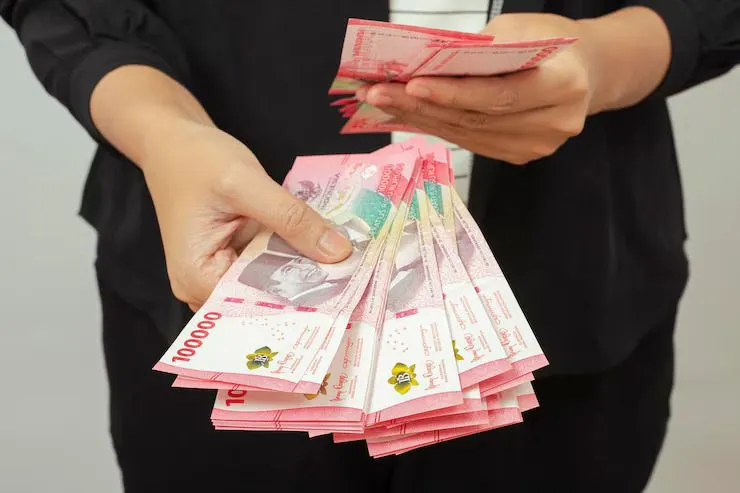 Gaji dan THR akan digunakan untuk membantu perekonomian PNS saat bulan Ramadhan dan persiapan Idul Fitri 2025.