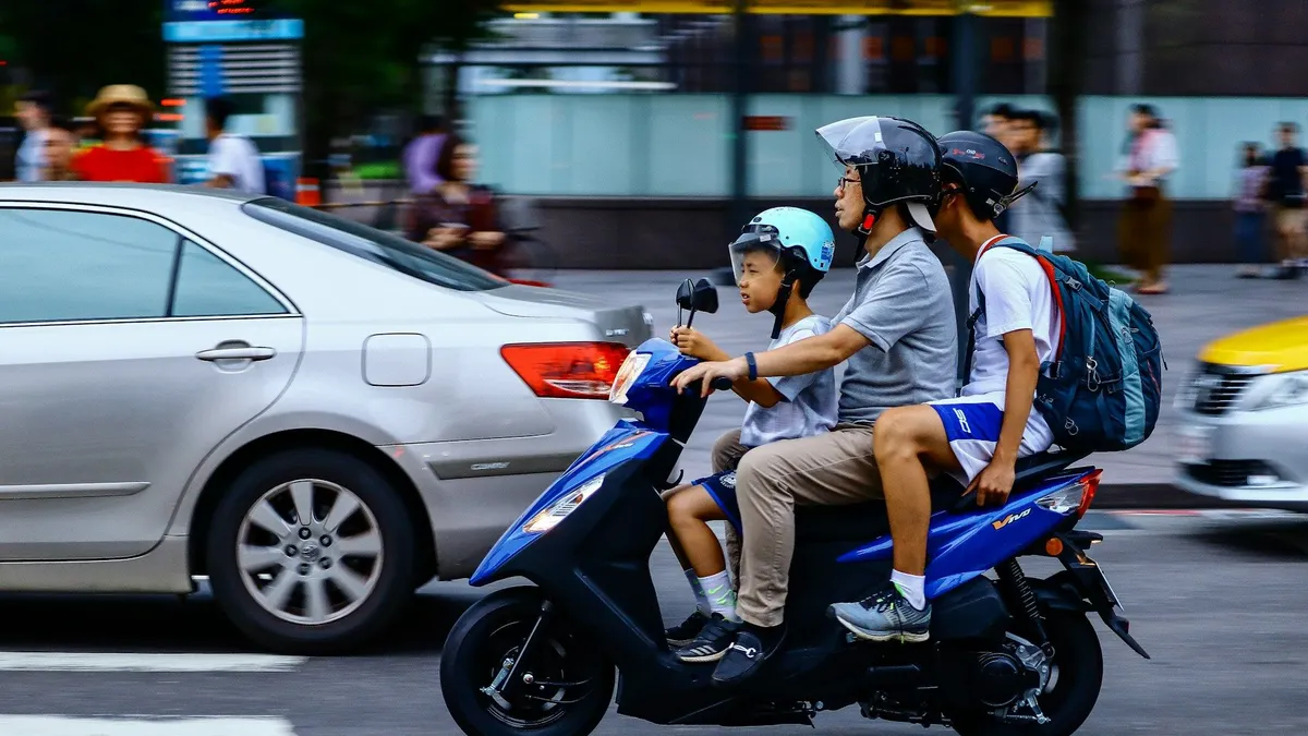  Pemerintah Provinsi DKI Jakarta mengumumkan kebijakan pemutihan pajak kendaraan bermotor yang dimulai pada Juli 2025.