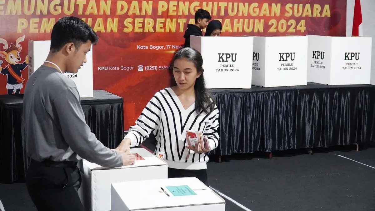 Penyaluran beras 10 kg juga tidak serentak dan dapat berlangsung sampai bulan Desember, tergantung kondisi masing-masing daerah.