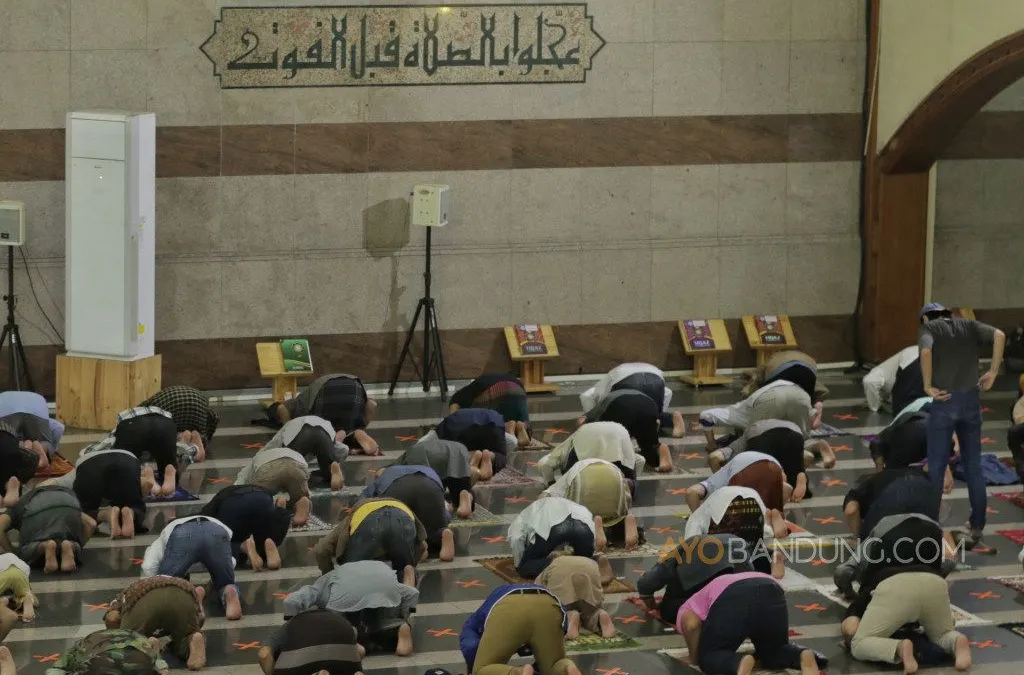Setelah menunaikan salat witir, umat Islam dianjurkan untuk membaca dzikir tertentu sesuai dengan sunnah Nabi.