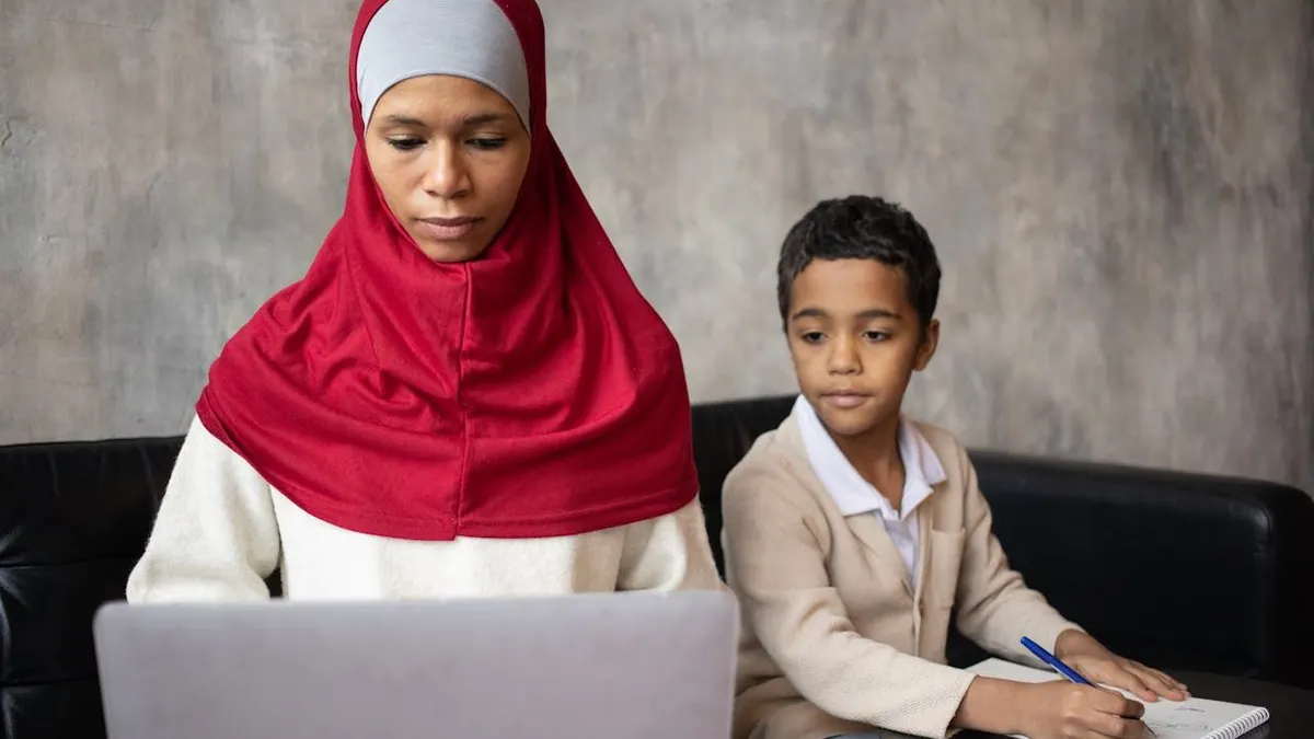 Dalam ajaran Islam, tindakan ini dikategorikan sebagai ghasab, yaitu mengambil hak orang lain tanpa izin, yang jelas hukumnya haram.