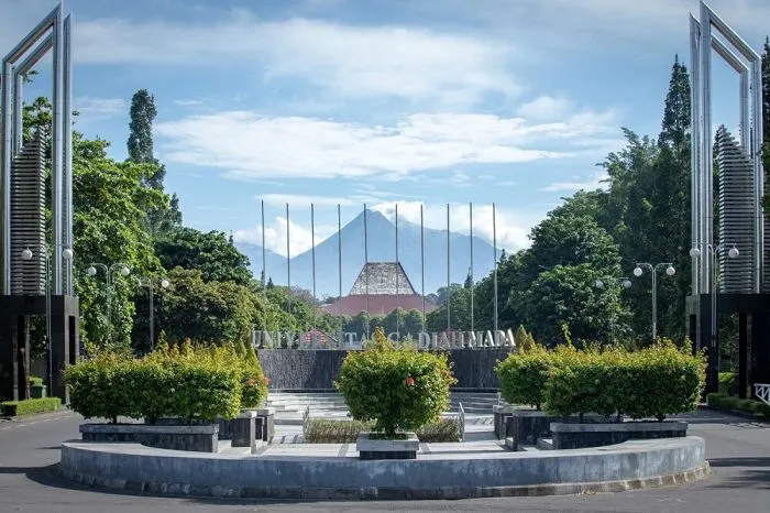 Kampus UGM, terdapat beberapa jurusan kuliah paling populer