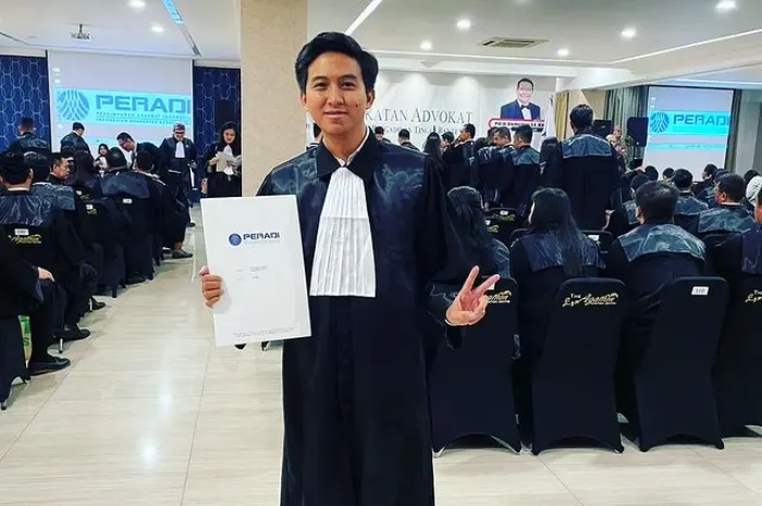 Profil Muhammad Iqbal Ramadhan, anak pedangdut Machica Mochtar yang diduga ditangkap saat demo di Gedung DPR.