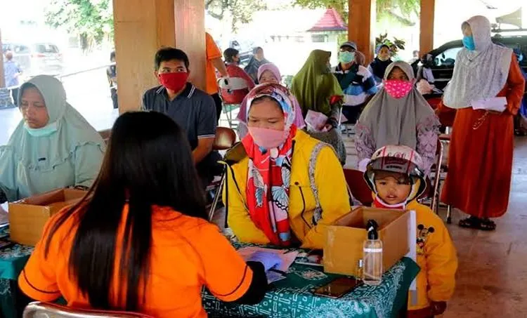 Ilustrasi pencairan bansos jelang Lebaran