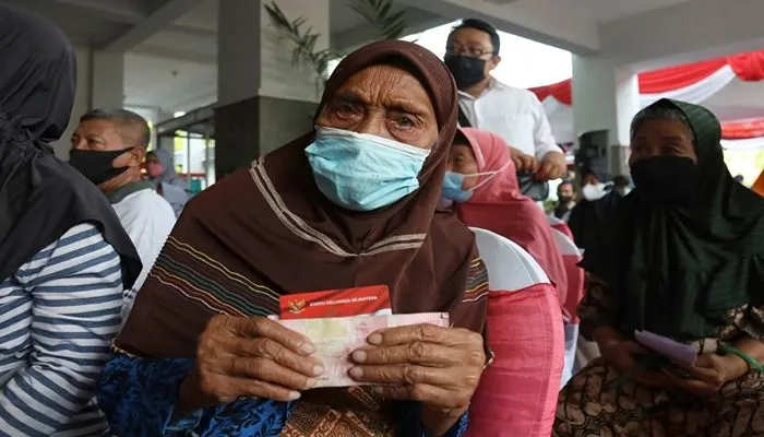 Beredar kabar yang bisa membuat gembira para KPM, bansos PKH dan BPNT akan mengalami pencairan bantuan sebanyak dua kali di bulan ini.