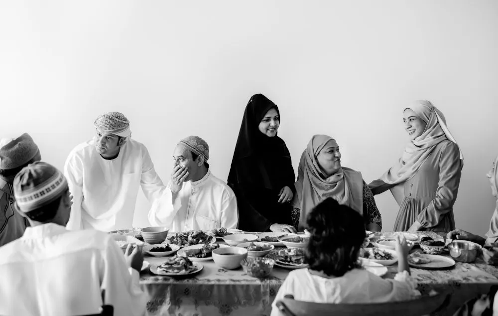 Illustrasi. 4 Pertanyaan yang Tidak Boleh Ditanyakan Ketika Bersilaturahmi Saat Lebaran, Bisa bikin Sakit Hati