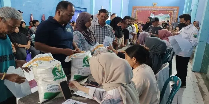 Bantuan sosial beras 10 kilogram alokasi bulan Agustus cair di September ini khusus daerah-daerah yang belum melakukan pencairan.
