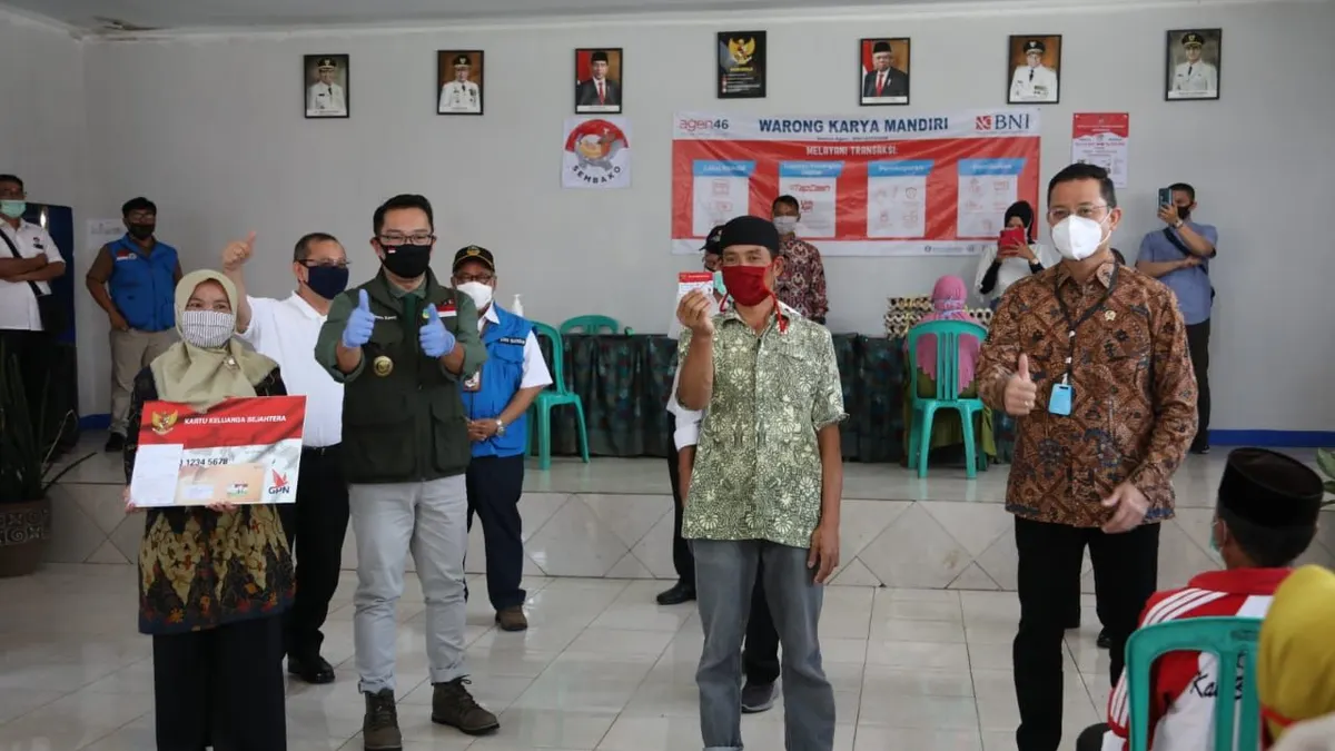 Pencairan bantuan sosial (bansos) sebesar Rp900.000 dijadwalkan cair hari ini, Sabtu, 18 Mei 2024 sampai dengan 29 Mei 2024.