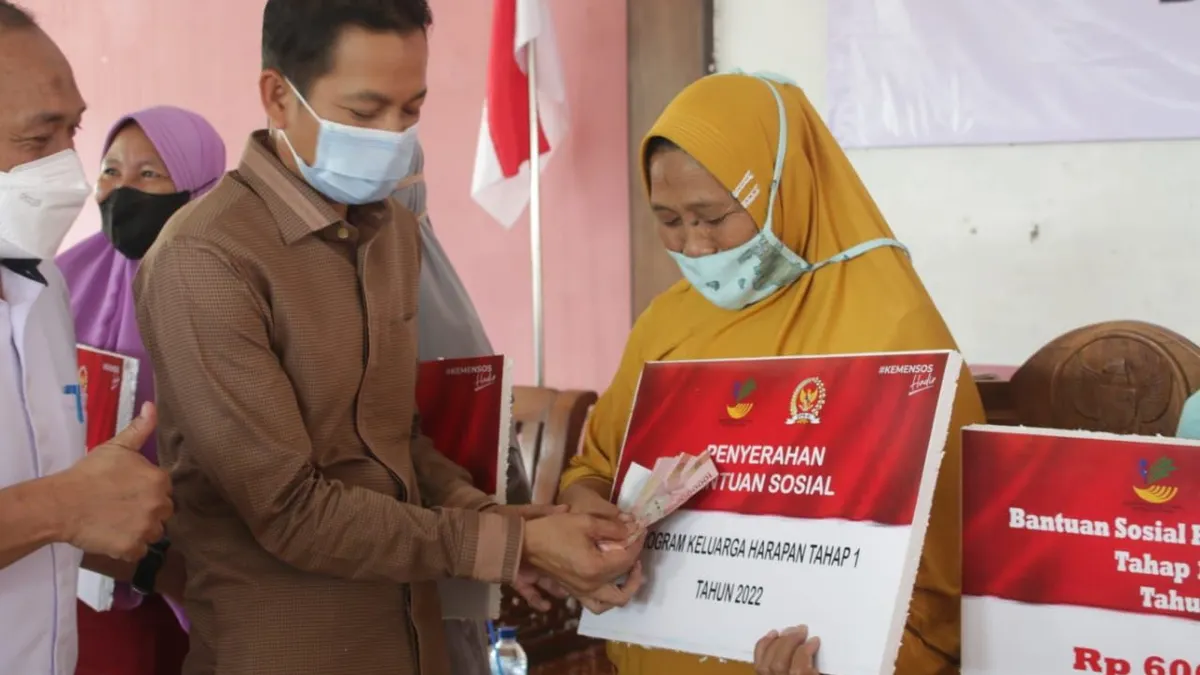 Untuk KPM peralihan, hingga awal bulan November 2024 ini, pencairan bansos PKH Juli-September dan BPNT Juli-Agustus masih terus dilakukan.