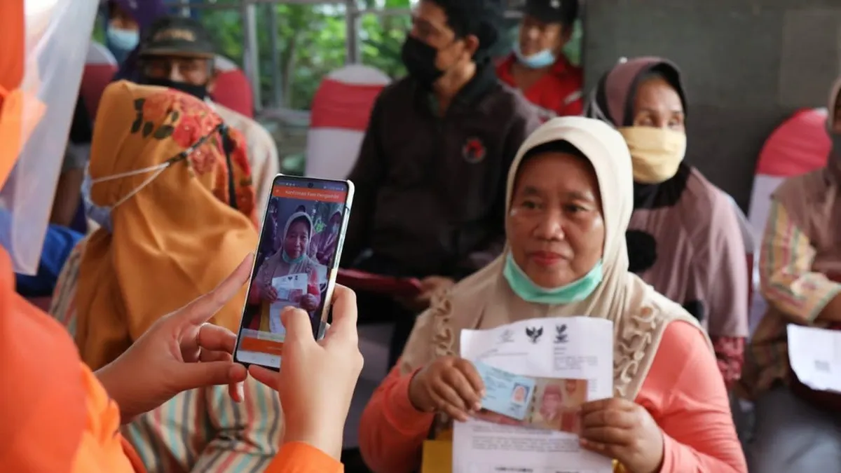 Meski status sudah mengalami perubahan dikabarkan KPM PKH plus BPNT masih belum menerima dana pencairan bantuan tersebut.