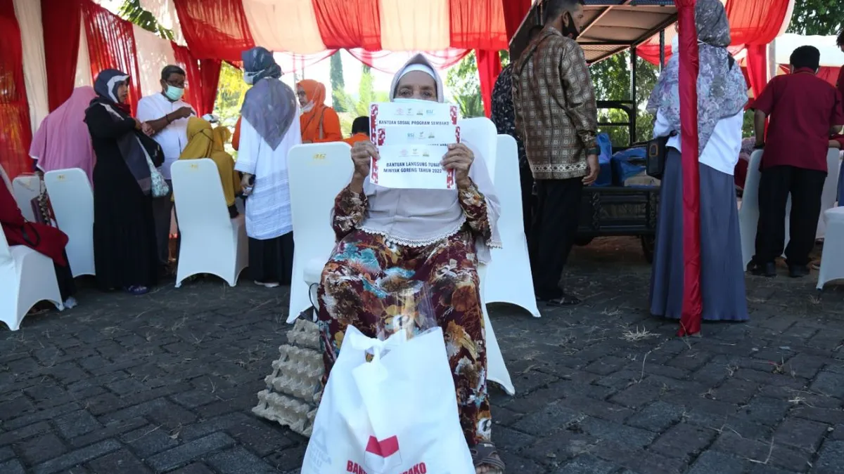 Seperti yang kita ketahui, pencairan bansos baik itu PKH maupun BPNT dilakukan secara bertahap di setiap daerah.