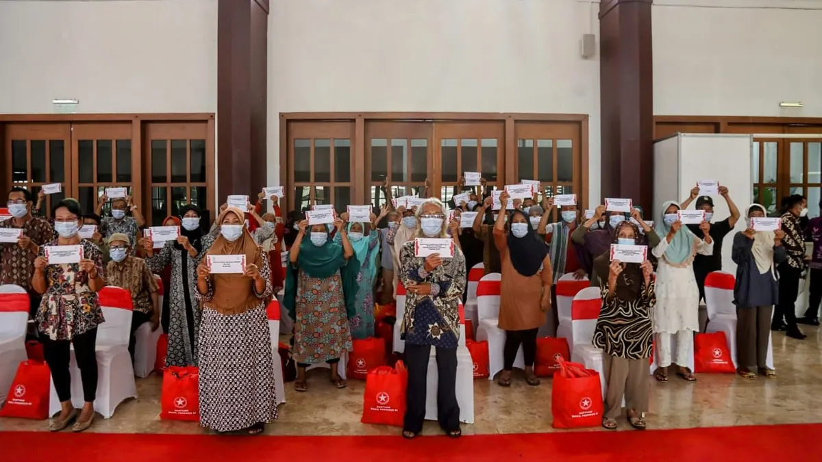 Status si SIKS-NG menunjukan bahwa kedua bansos tunai tersebut sudah "SP2D" atau proses perpindahan dana dari pemerintah ke bank penyalur.