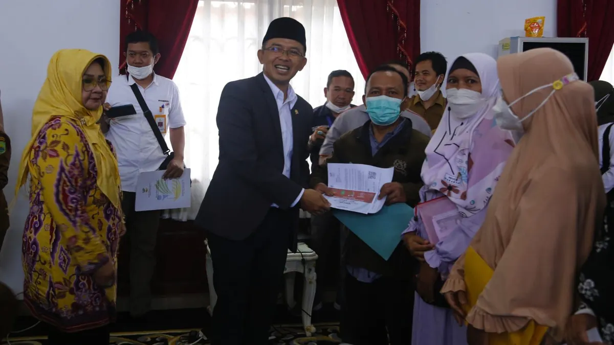 Illustrasi. Penerima bansos kini bukan dari DTKS melainkan melalui regsosek