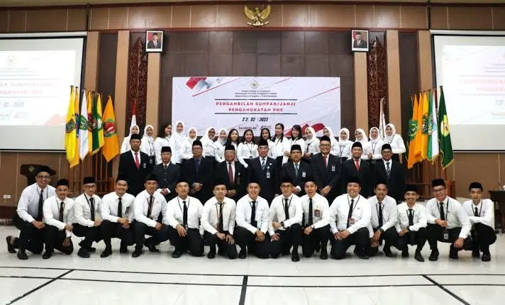 Setiap tahun, ribuan formasi CPNS dibuka untuk berbagai posisi di instansi pemerintahan, menawarkan peluang karir yang stabil dan bergengsi.