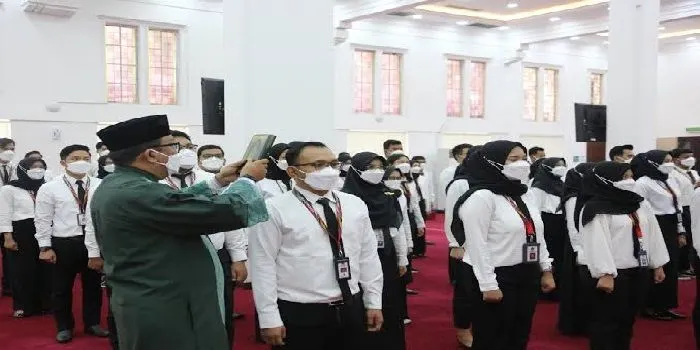 Peluang karir CPNS dan PPPK bagi lulusan SMA/SMK yang menawarkan gaji tertinggi yang kompetitif dan jaminan pensiun.