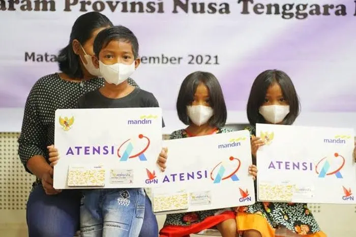 Bantuan sosial ini disalurkan secara non-tunai melalui rekening bank, dengan Bank Mandiri sebagai mitra penyalur.