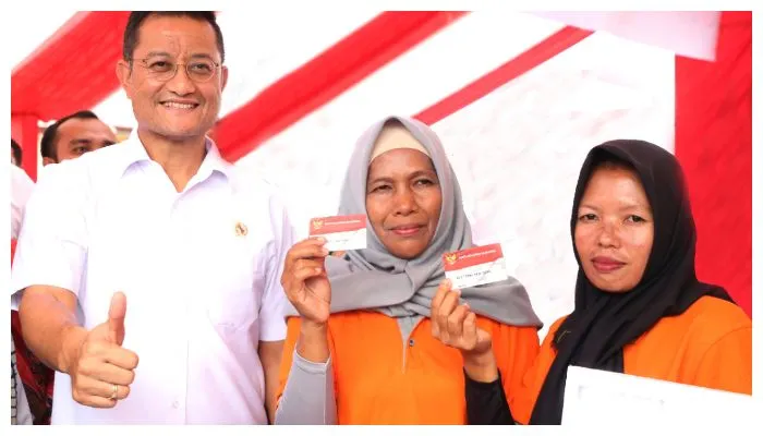 Pemerintah mencairkan tiga jenis bantuan sosial hari ini, termasuk PKH dan BPNT, KPM melaporkan saldo BPNT Rp400.000 sudah cair.