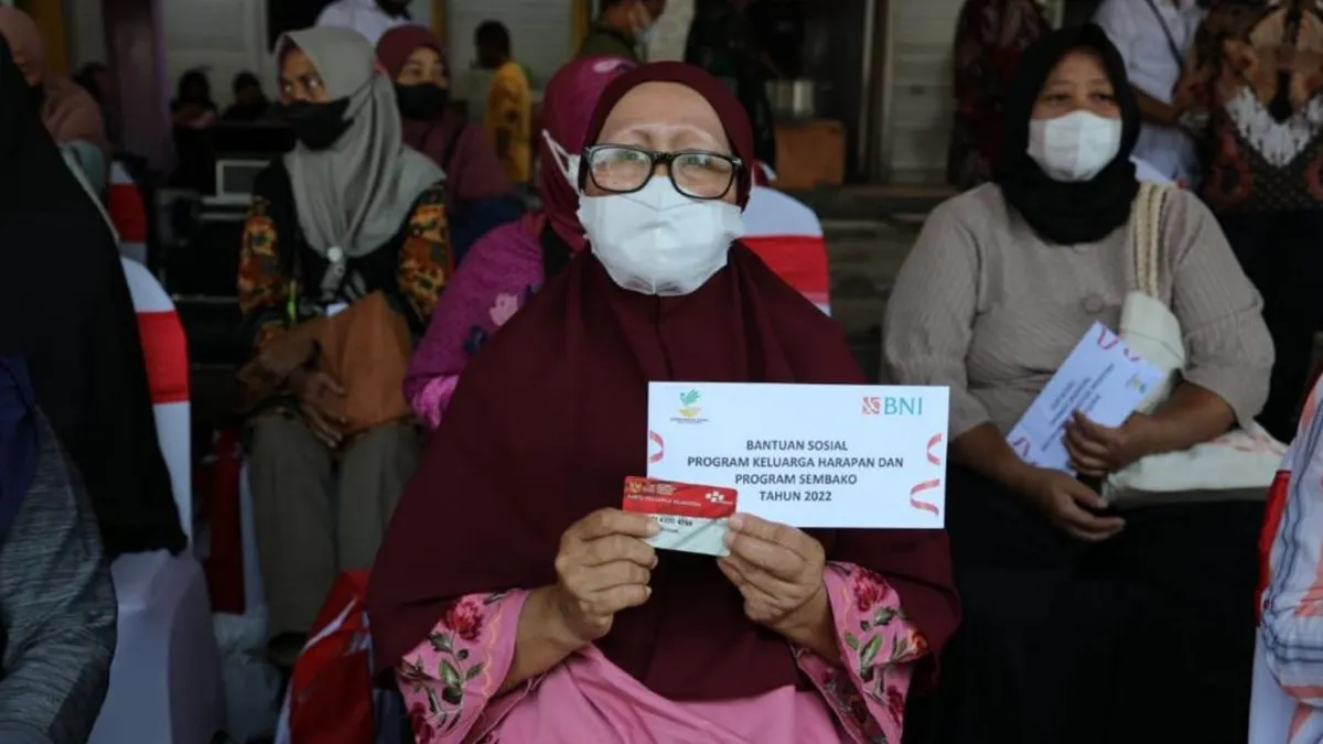 Ada berita penting yang harus KPM ketahui terkait pencairan bantuan PKH dan BPNT, baik itu yang disalurkan full melalui kartu KKS atau Pos.