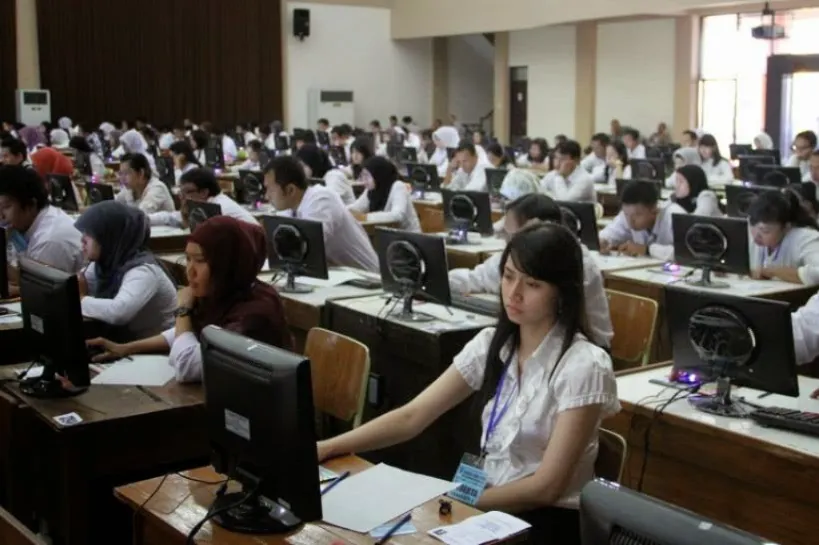 Saat ini seleksi Calon Pegawai Negeri Sipil (CPNS) masih terus berlangsung dan sedang dalam tahap pengumuman masa sanggah.