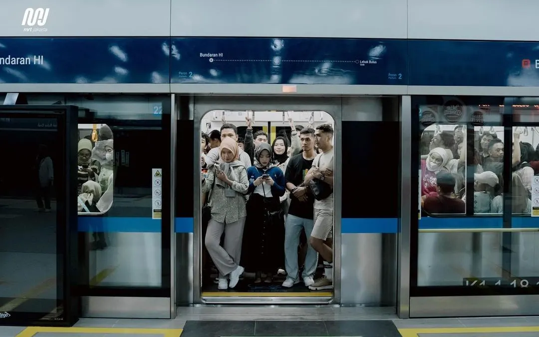 MRT Jakarta menyediakan fasilitas khusus untuk ibu hamil agar perjalanan lebih nyaman dan aman.