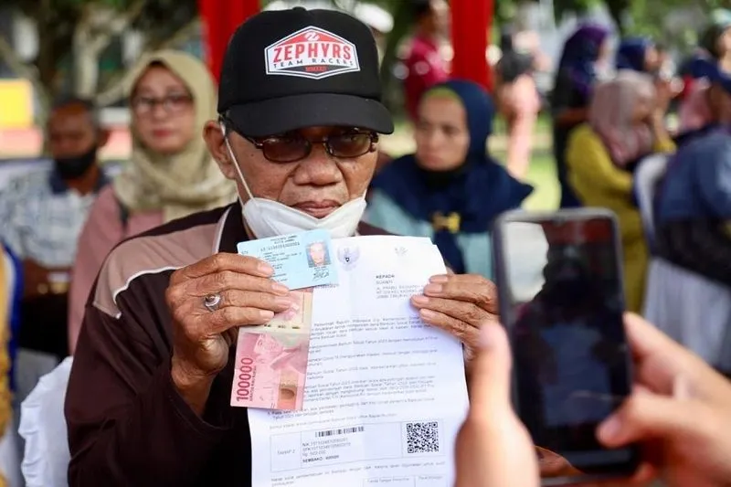 Update pencairan bantuan reguler PKH dan BPNT yang cair lewat PT Pos Indonesia terus dinantikan para KPM.