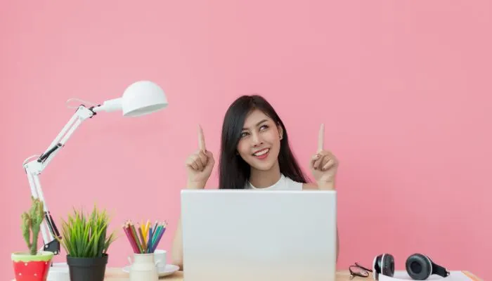 Ilustrasi 3 ide usaha bisnis modal Rp100 ribu yang cocok untuk pelajar dan ibu rumah tangga. 
