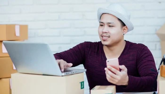 Ilustrasi 4 ide produk jualan online yang banyak dibutuhkan orang di marketplace