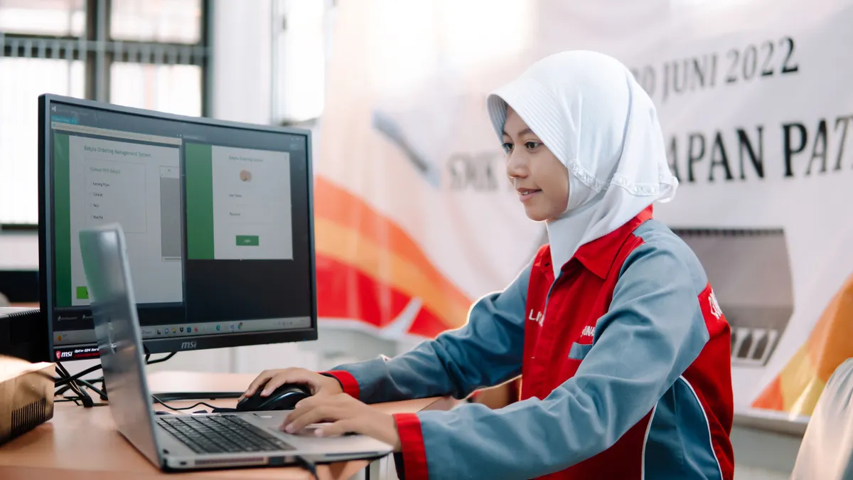 SMK yang memiliki bidang jurusan IT seperti Multimedia atau Teknik Komputer dan Jaringan, memiliki peminat yang tinggi.