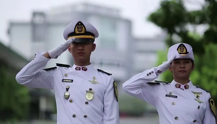 Sekolah kedinasan menjadi salah satu lembaga pendidikan yang dinaungi oleh kementerian atau lembaga pemerintahan.