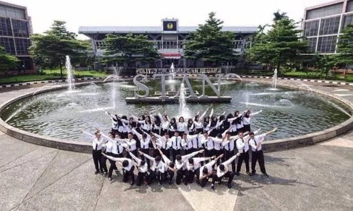Politeknik Keuangan Negara (PKN STAN) merupakan sekolah kedinasan yang banyak diminati.