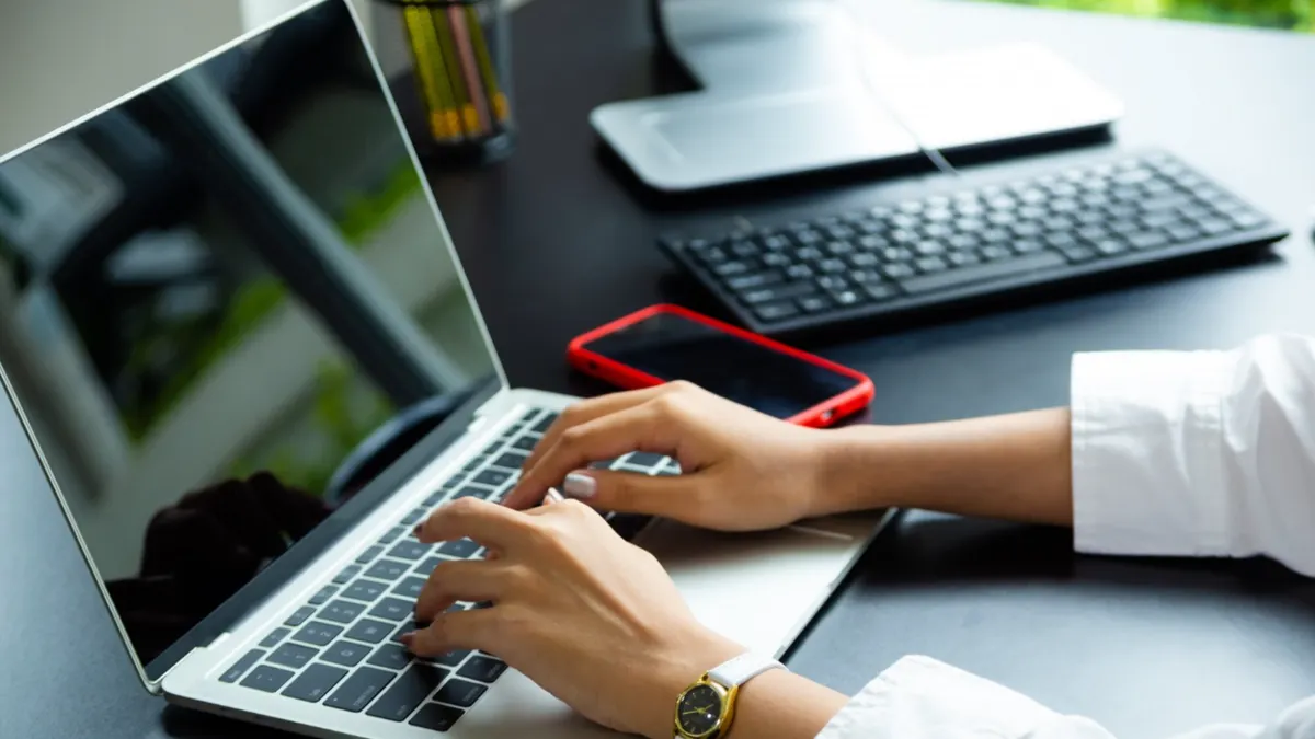 Ilustrasi laptop harga Rp4 jutaan.