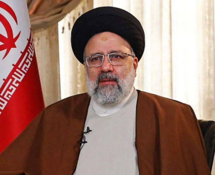 Presiden Iran Ebrahim Raisi dilaporkan meninggal dunia di usia 63 tahun akibat kecelakaan helikopter.