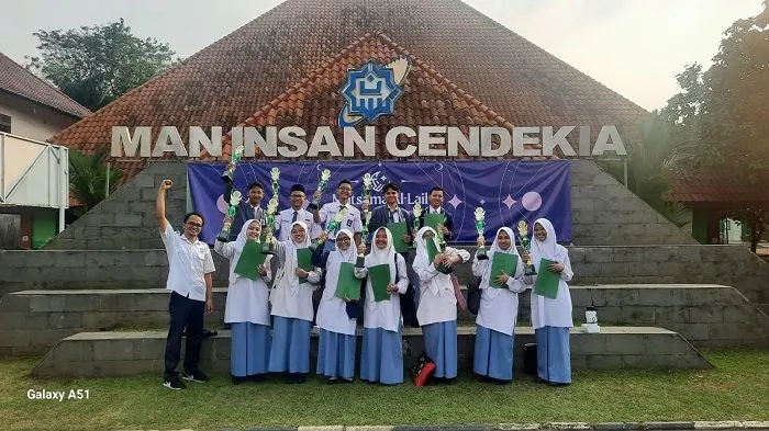 Sejumlah pelajar MAN Insan Cendekia yang sarat prestasi