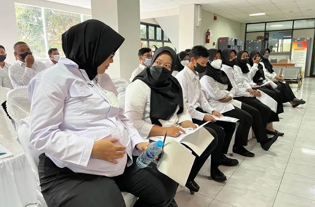 Kini saatnya bagi peserta untuk menunggu hasil seleksi administrasi PPPK 2024 yang akan diumumkan pada 10 Oktober 2024 - 1 November 2024.