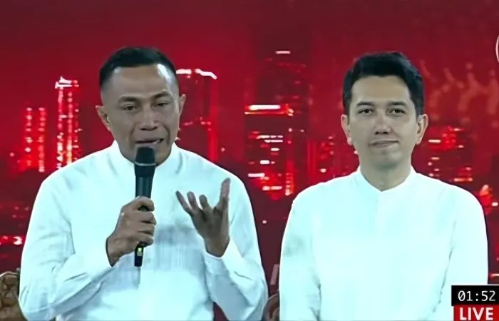 Dharma mengklaim bahwa pandemi Covid adalah bagian dari agenda asing yang tersembunyi untuk mengambil alih kedaulatan masyarakat.