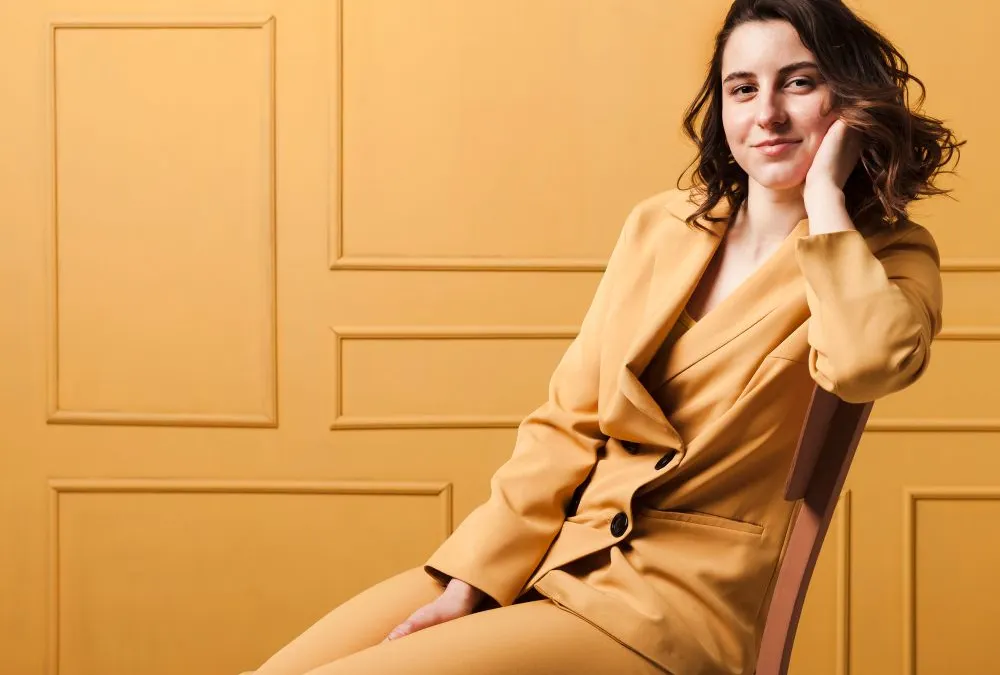 Perempuan yang terlihat berkelas, elegan dan memiliki aura yang menawan cenderung menimbulkan vibes aura perempuan mahal.