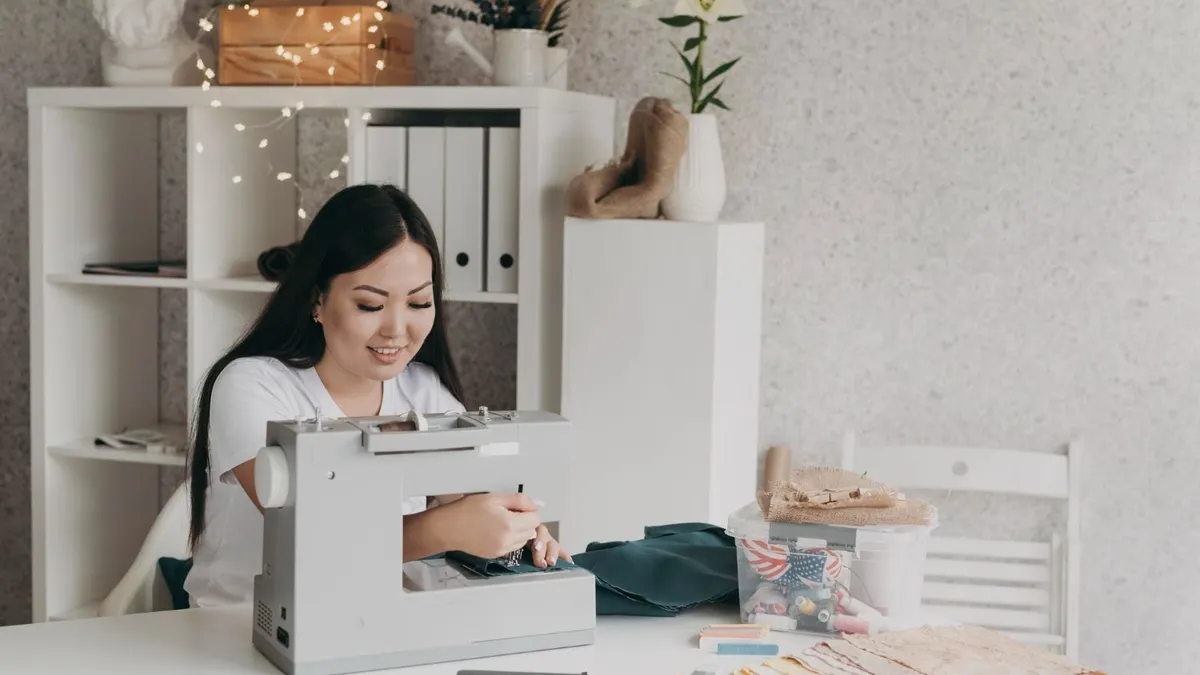 Ilustrasi Bisnis Rumahan Jasa Menjahit
