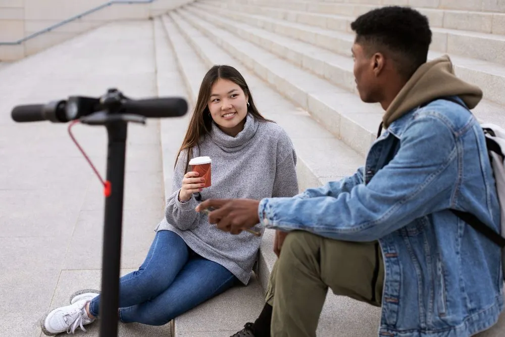 3 Perbedaan Orang yang Friendly dan Genit