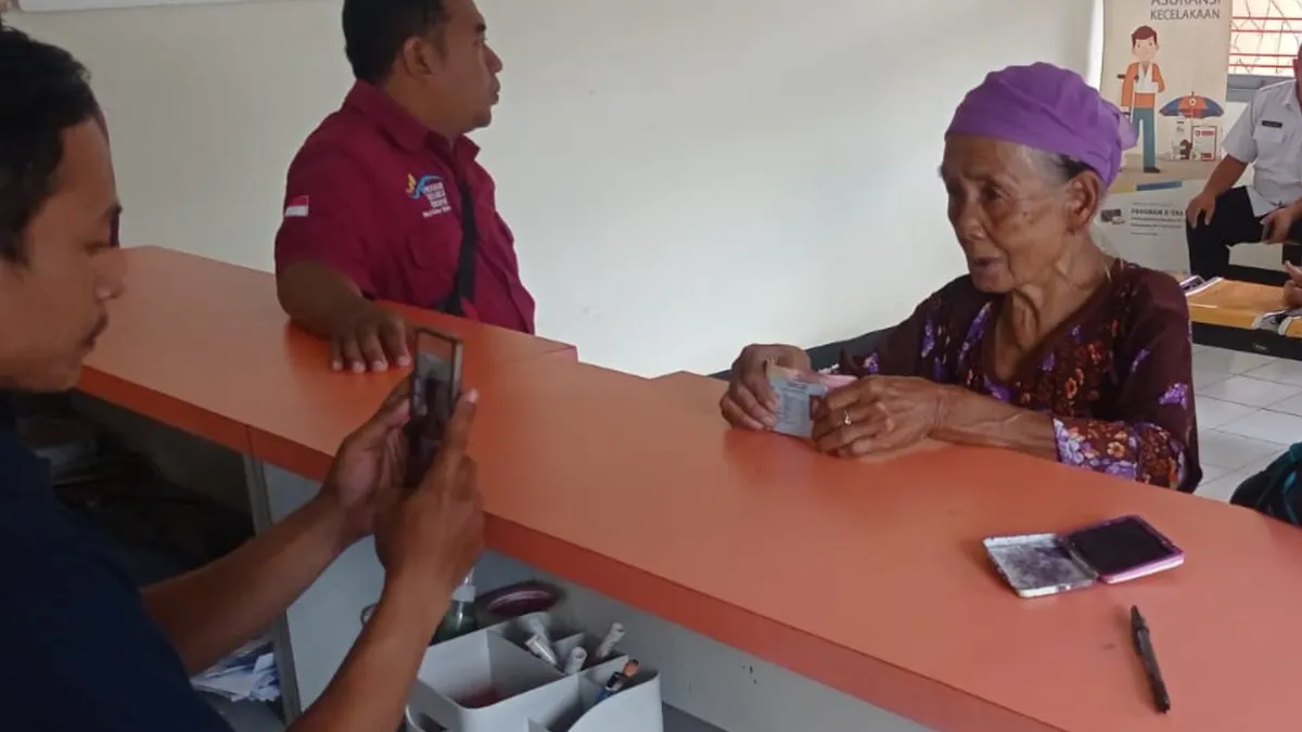 Bansos Rp400 Ribu Sudah Cair Lewat Kartu KKS, KPM PKH dan BPNT Buruan Cek Bantuan di Bank Penyalur Ini