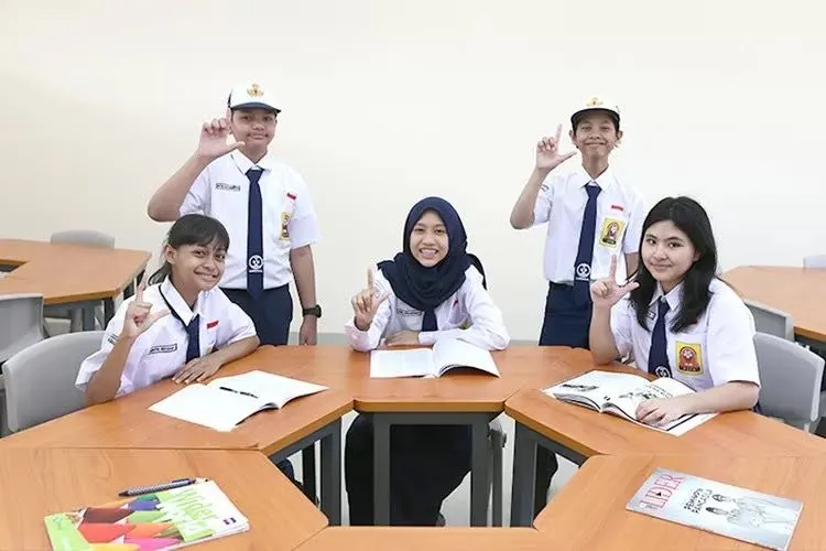 Siswa SMP Labschool