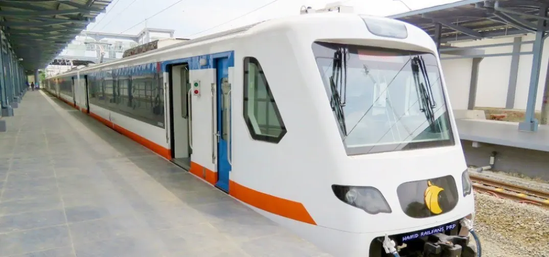 Jumlah perjalanan MRT dan LRT mengalami penurunan, sementara jumlah unit bus Transjakarta yang beroperasi justru meningkat.